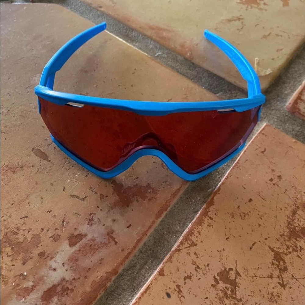 Oakley Wind Jacket 2.0 Sunglasses/snowboarding/ski bike
Prizm Snow Sapphire Lens